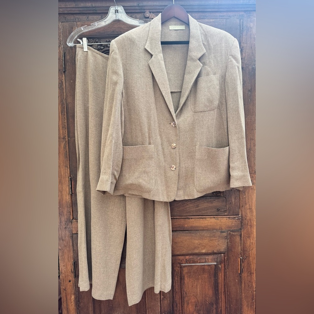 Womens Two-Piece Blazer and Trouser Set in Light Taupe